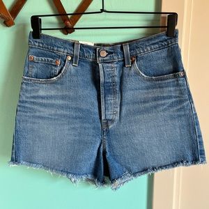 🆕 Levi’s Ribcage High Waisted Cutoff Denim Shorts